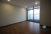 Unfurnished three bedrooms apartment for rent in Discovery building, Cau Giay district, Ha Noi